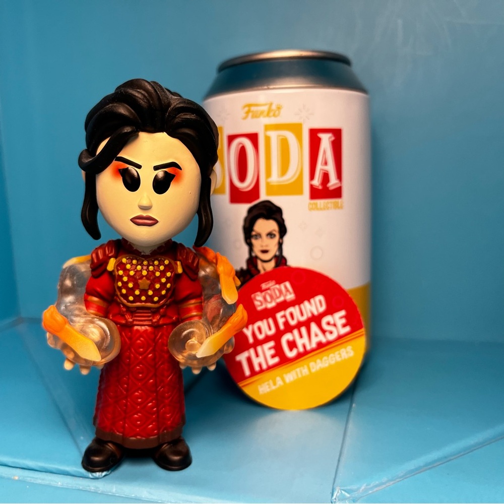 Funko Soda - Hela with Daggers GITD Chase Figure